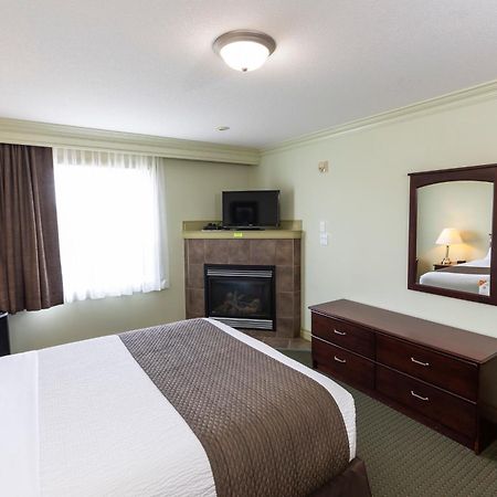 Quality Inn & Suites Whitecourt Eksteriør bilde