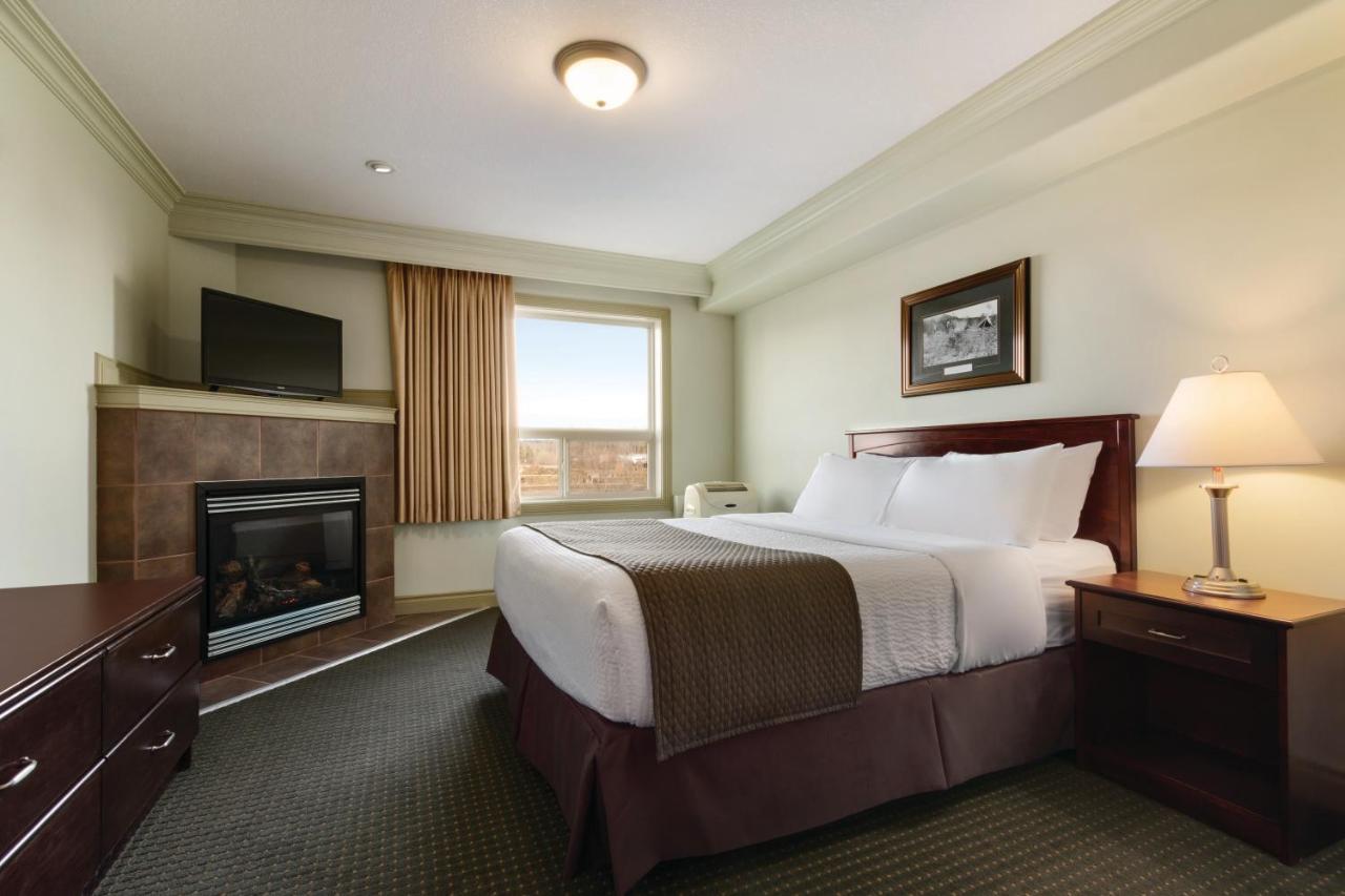 Quality Inn & Suites Whitecourt Eksteriør bilde