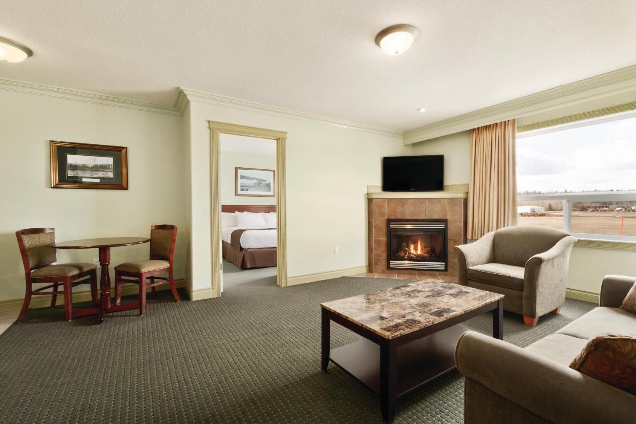 Quality Inn & Suites Whitecourt Eksteriør bilde