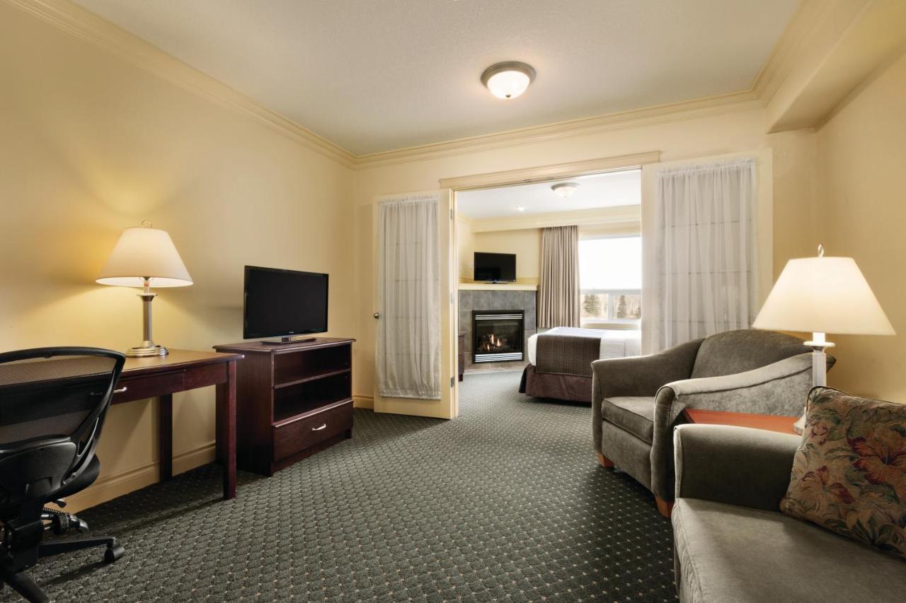 Quality Inn & Suites Whitecourt Eksteriør bilde