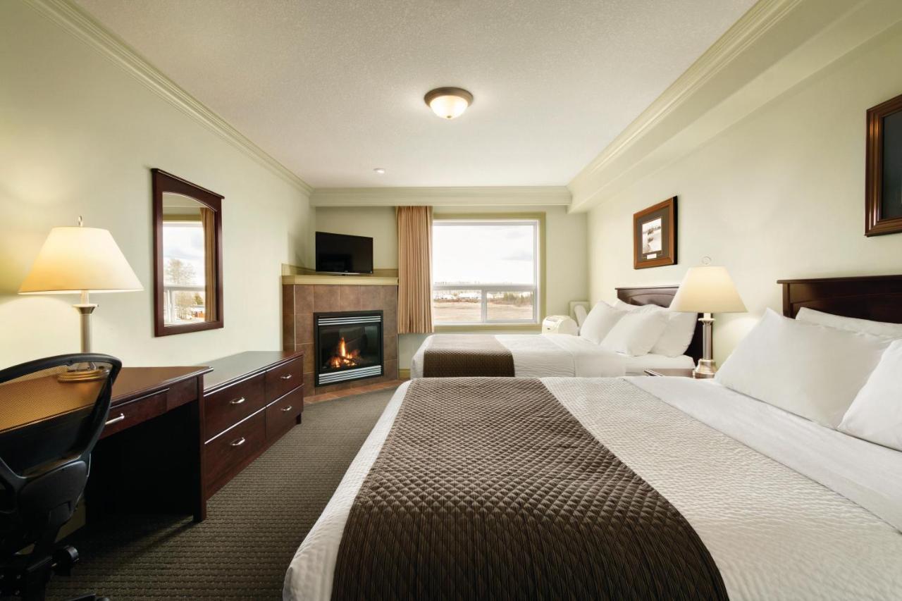 Quality Inn & Suites Whitecourt Eksteriør bilde