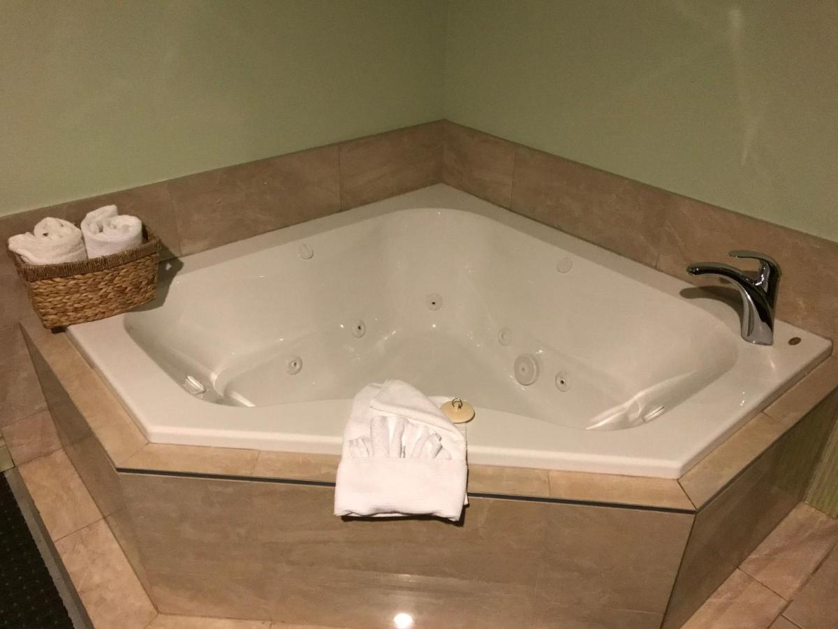 Quality Inn & Suites Whitecourt Eksteriør bilde