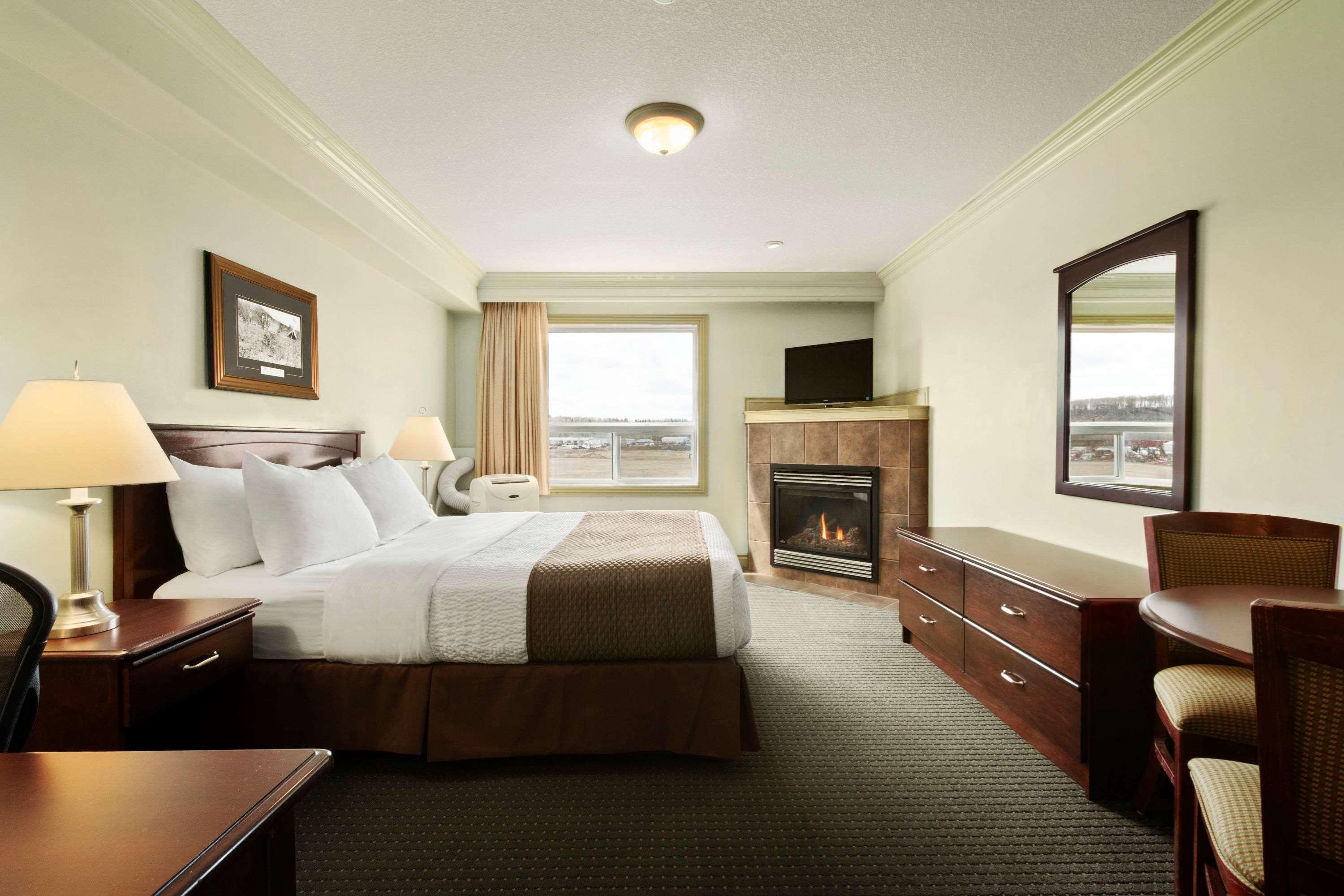 Quality Inn & Suites Whitecourt Eksteriør bilde