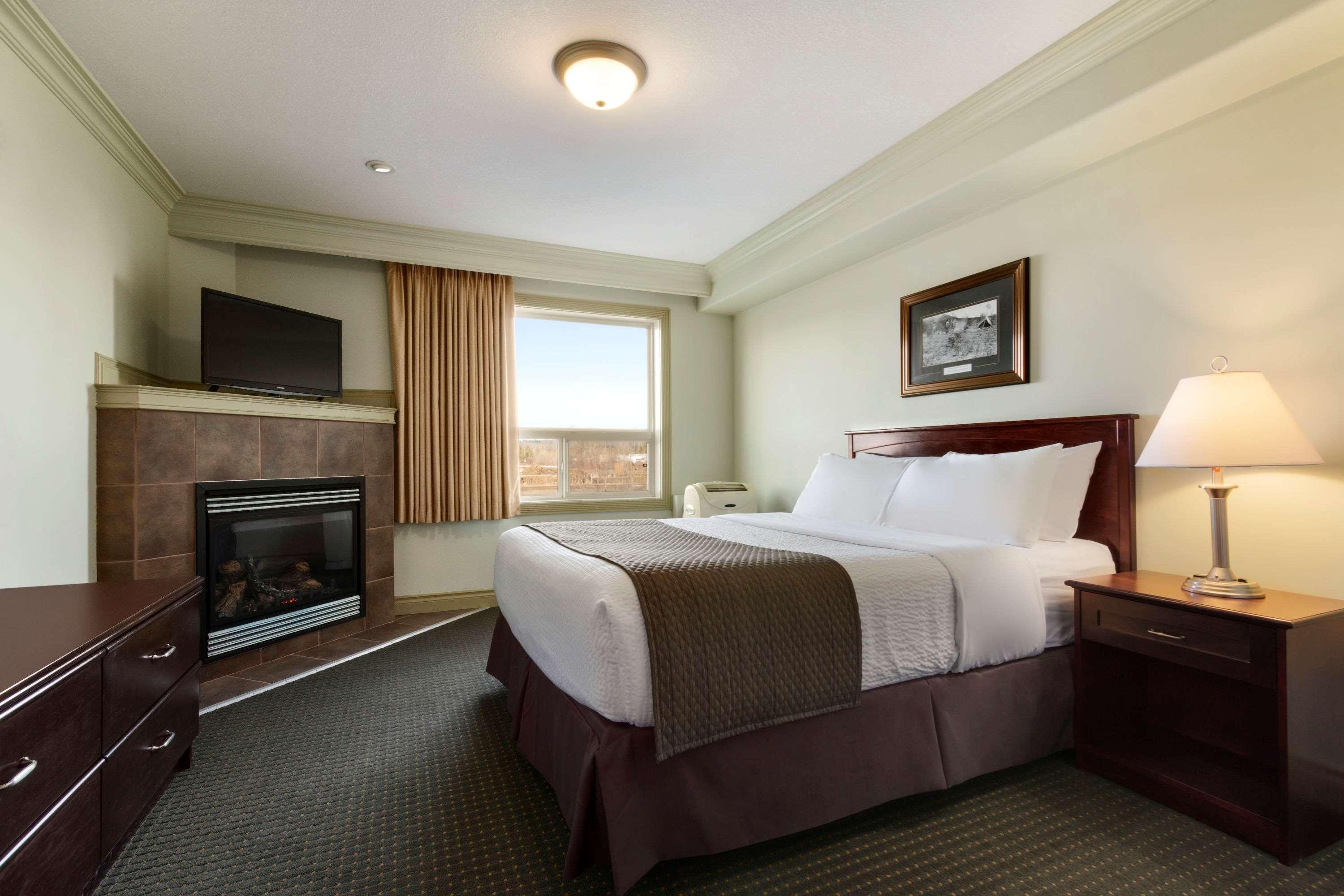 Quality Inn & Suites Whitecourt Eksteriør bilde
