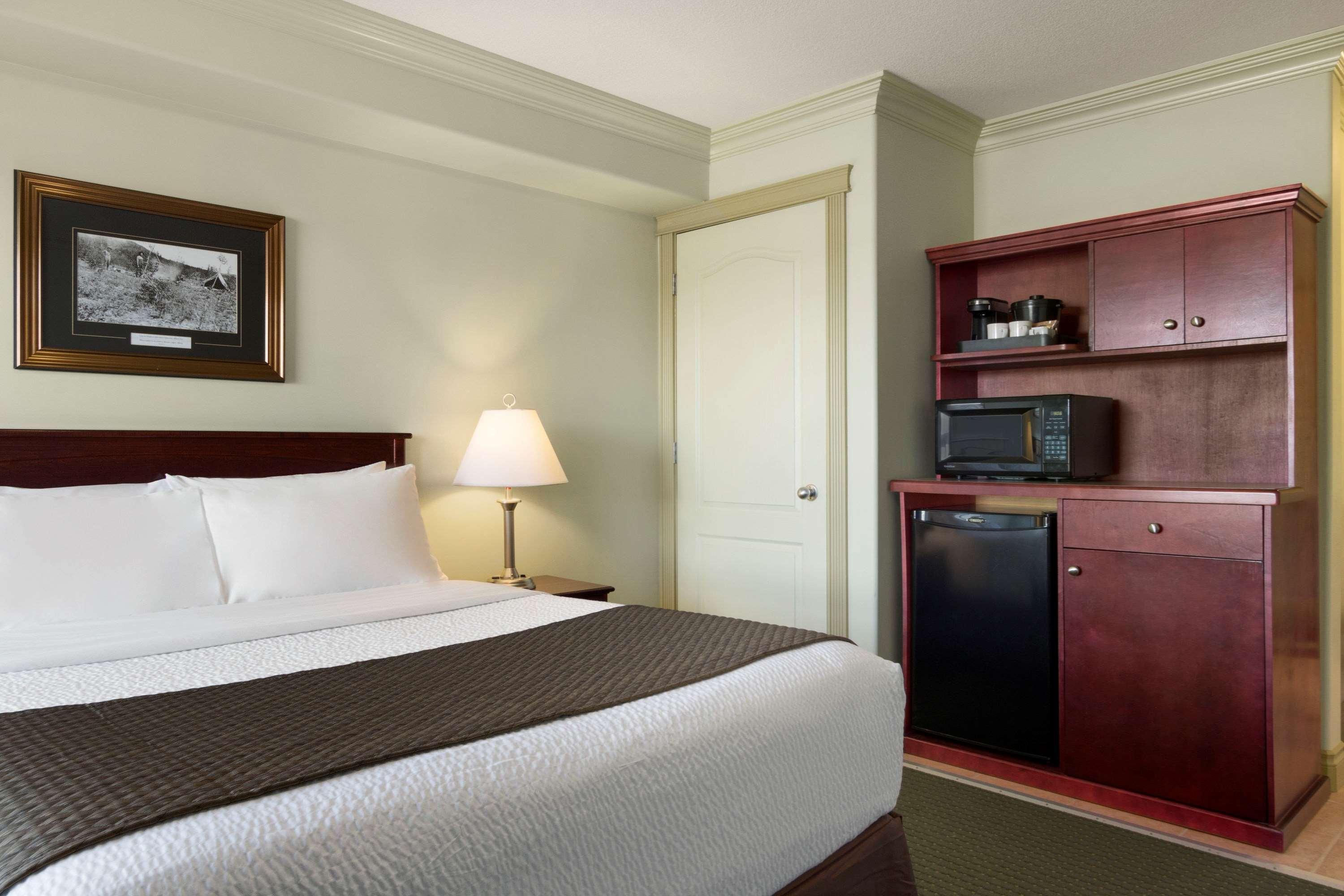 Quality Inn & Suites Whitecourt Eksteriør bilde