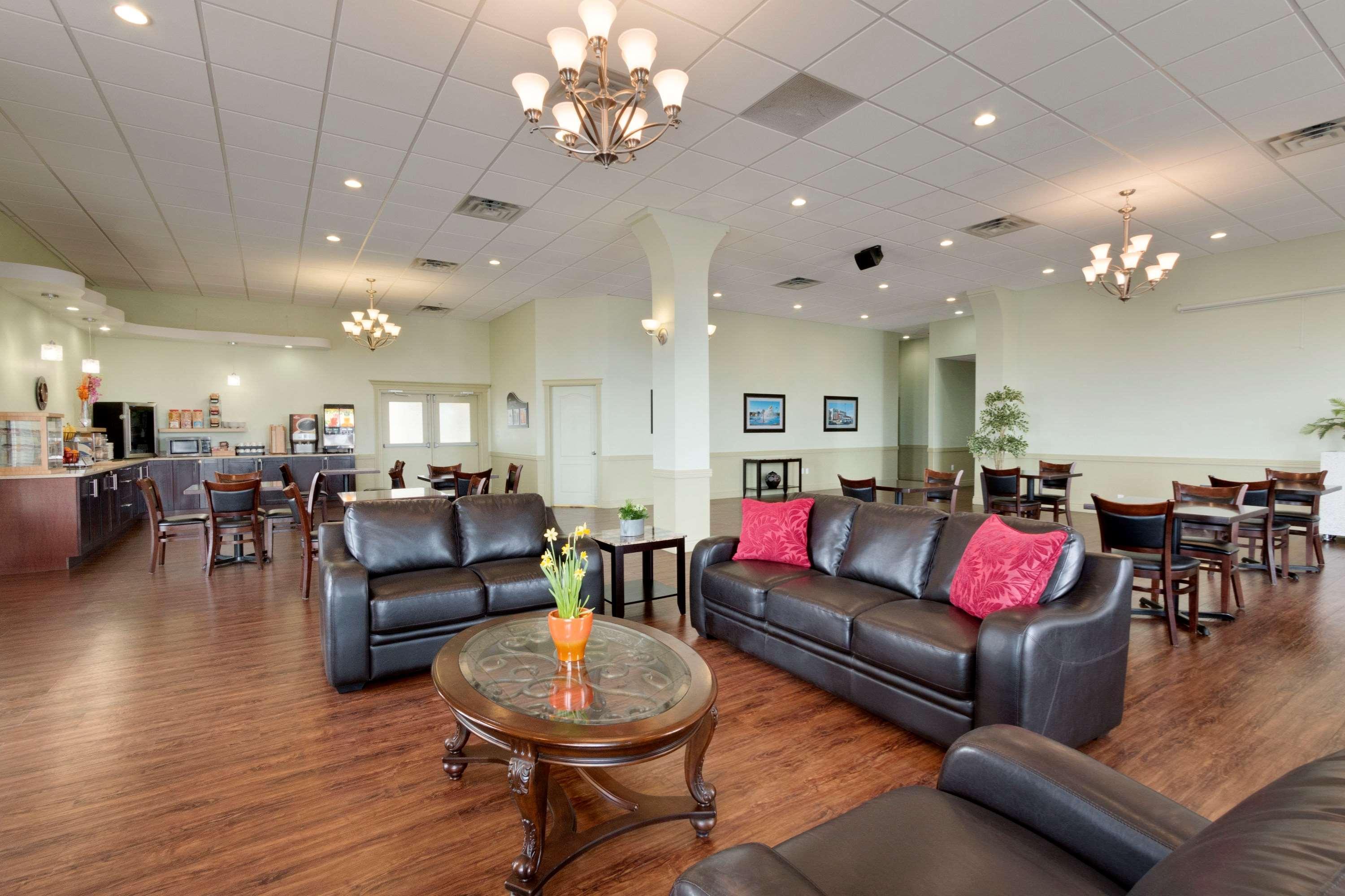 Quality Inn & Suites Whitecourt Eksteriør bilde