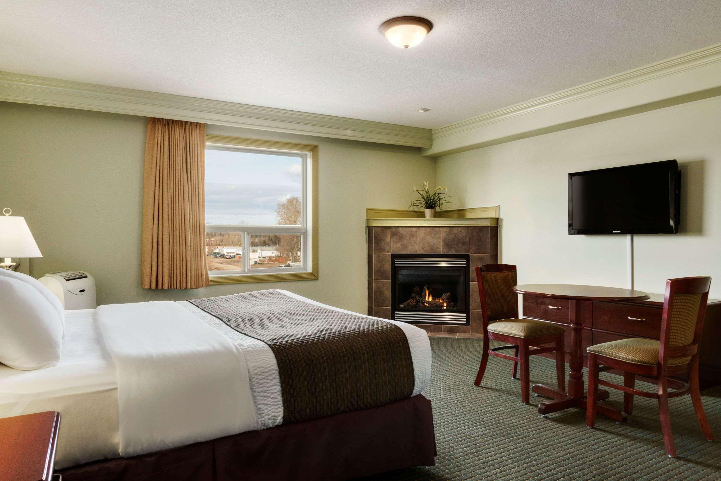 Quality Inn & Suites Whitecourt Eksteriør bilde
