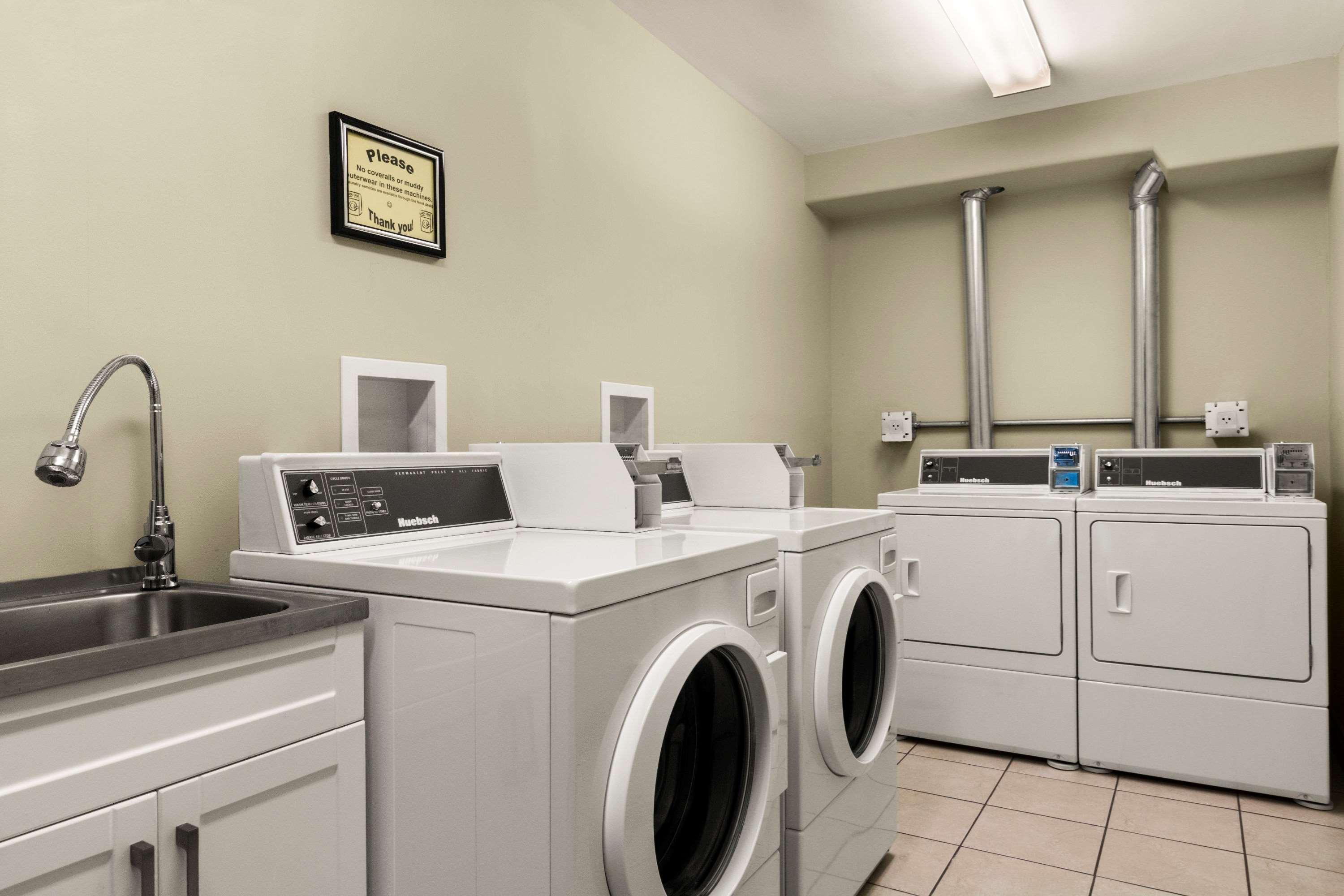 Quality Inn & Suites Whitecourt Eksteriør bilde