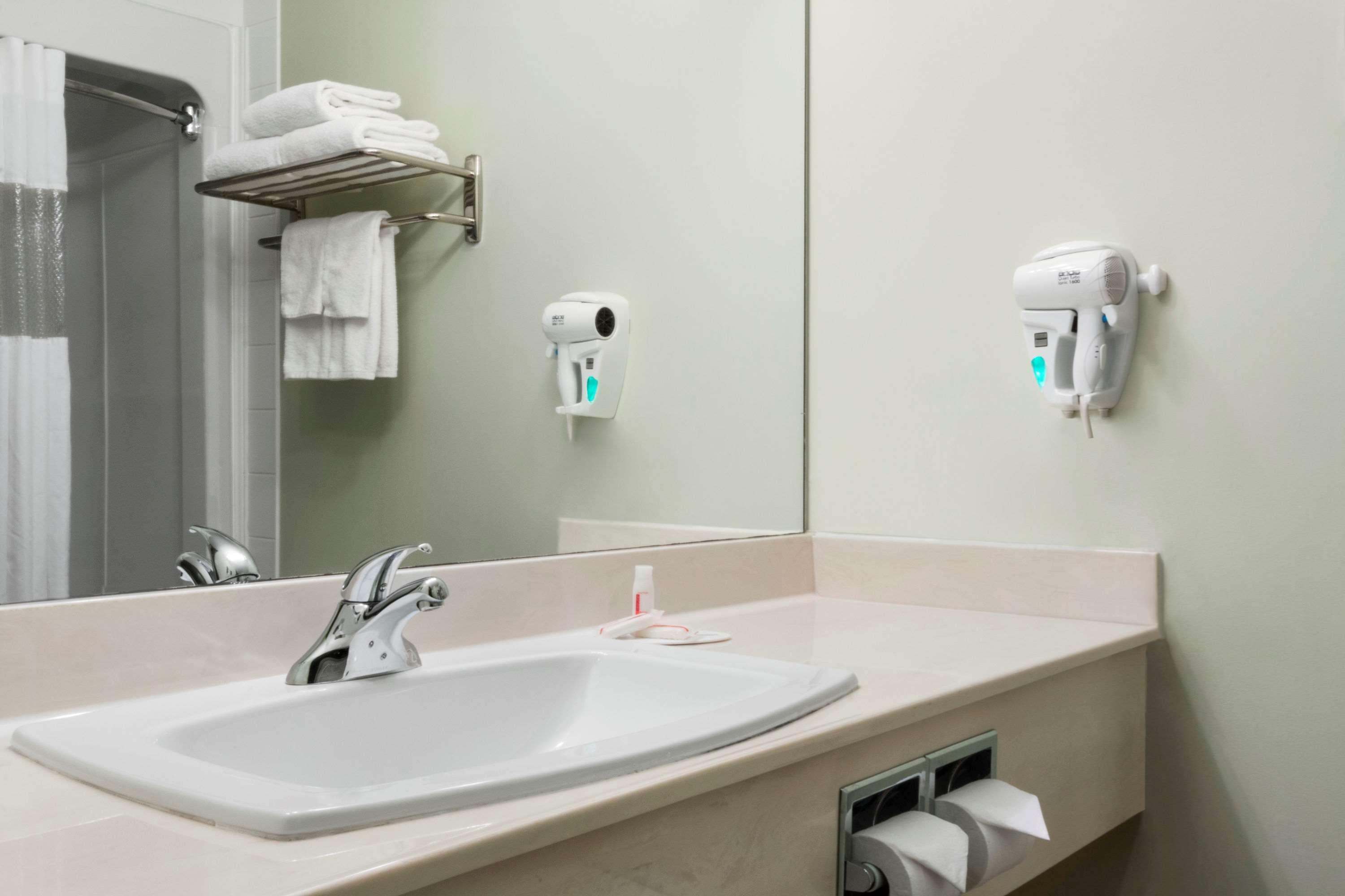 Quality Inn & Suites Whitecourt Eksteriør bilde