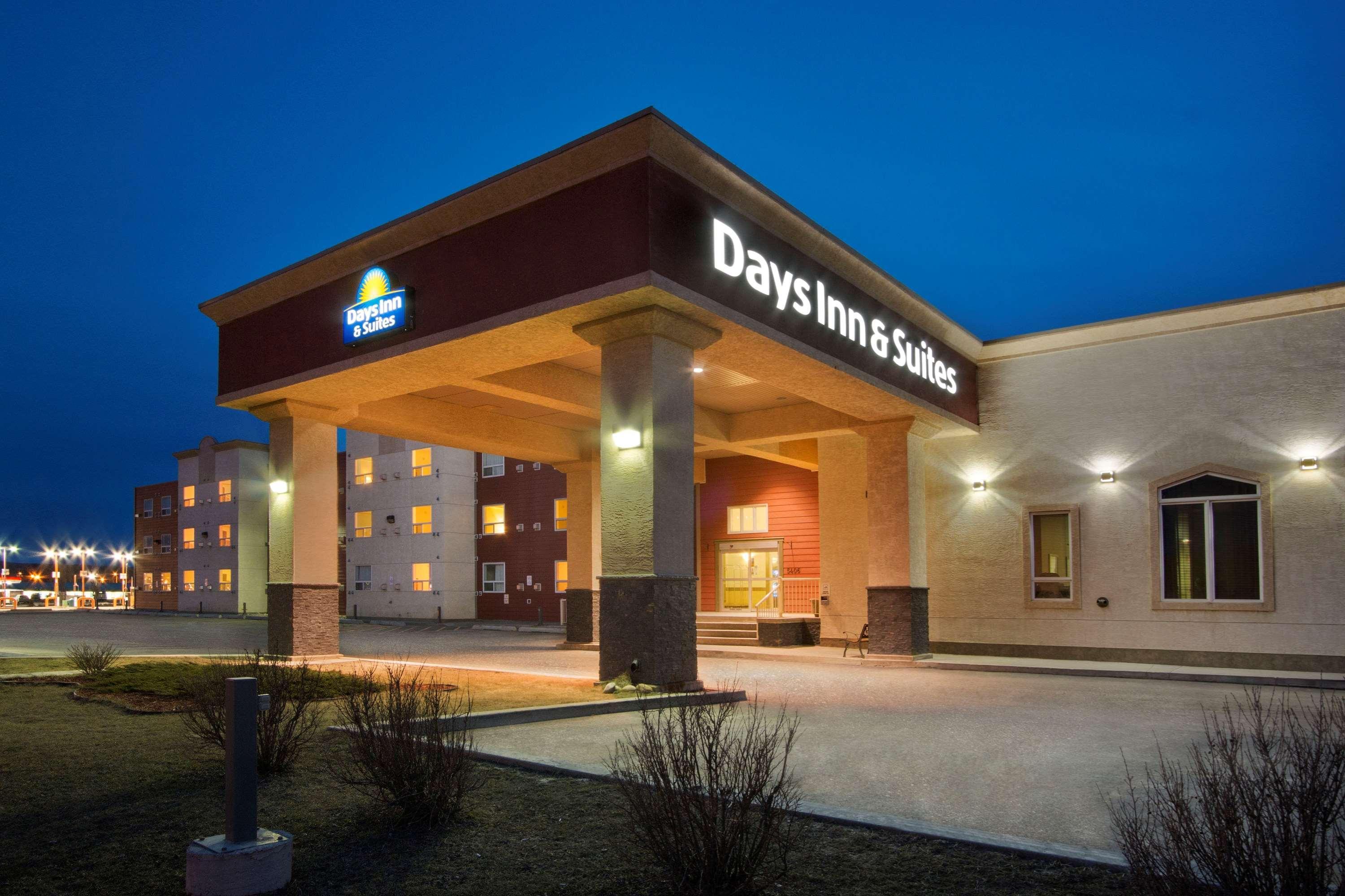 Quality Inn & Suites Whitecourt Eksteriør bilde