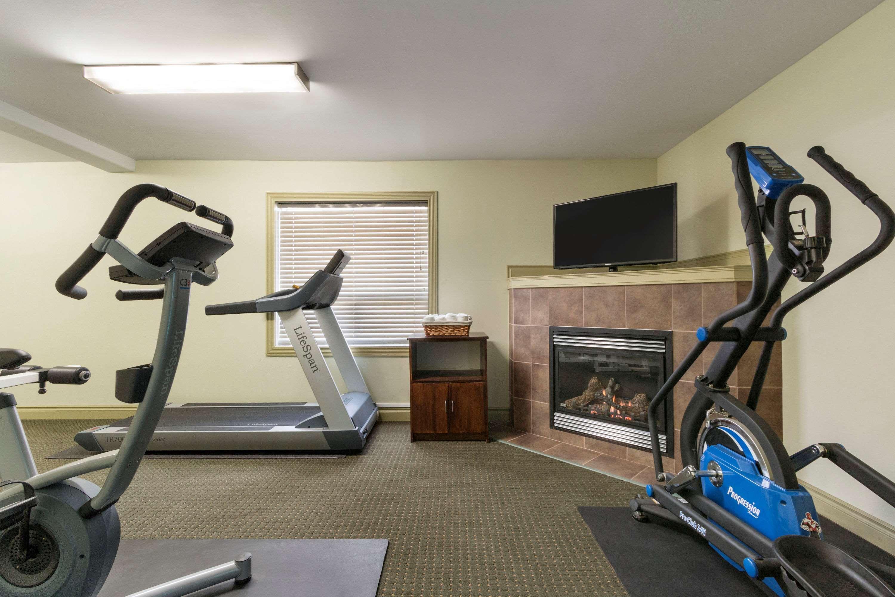Quality Inn & Suites Whitecourt Eksteriør bilde