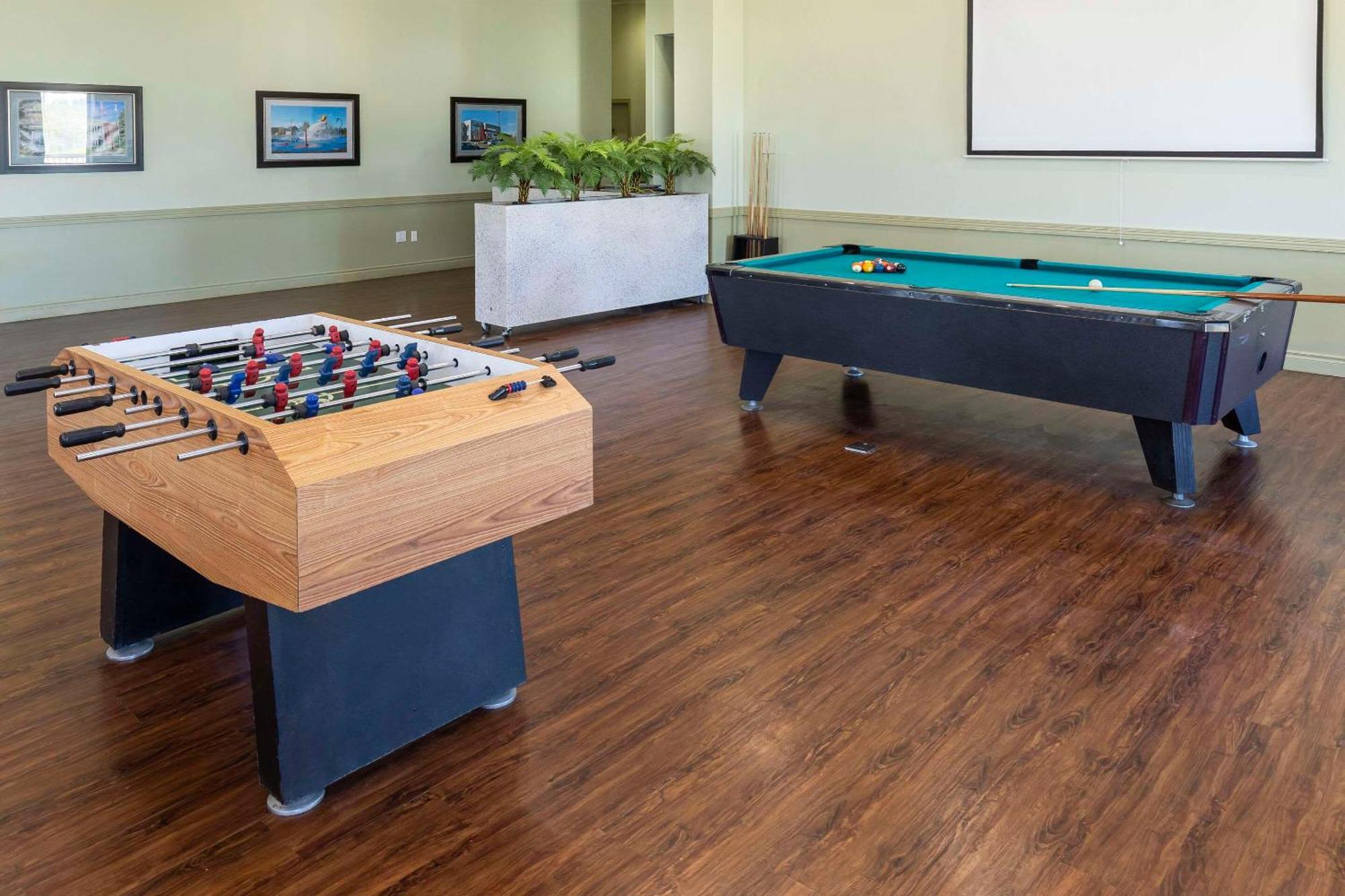 Quality Inn & Suites Whitecourt Eksteriør bilde