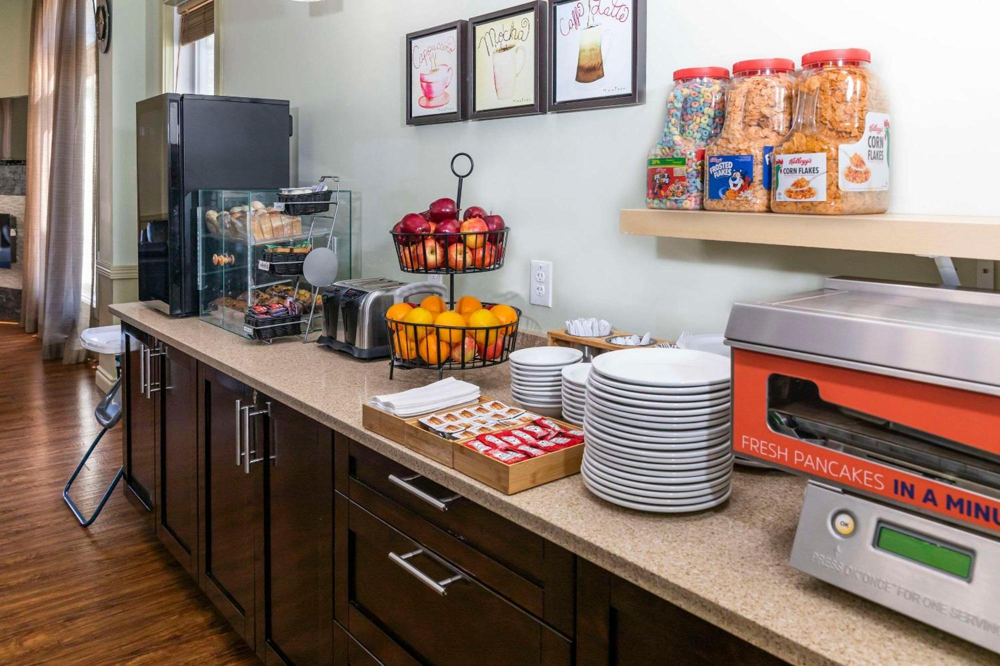 Quality Inn & Suites Whitecourt Eksteriør bilde