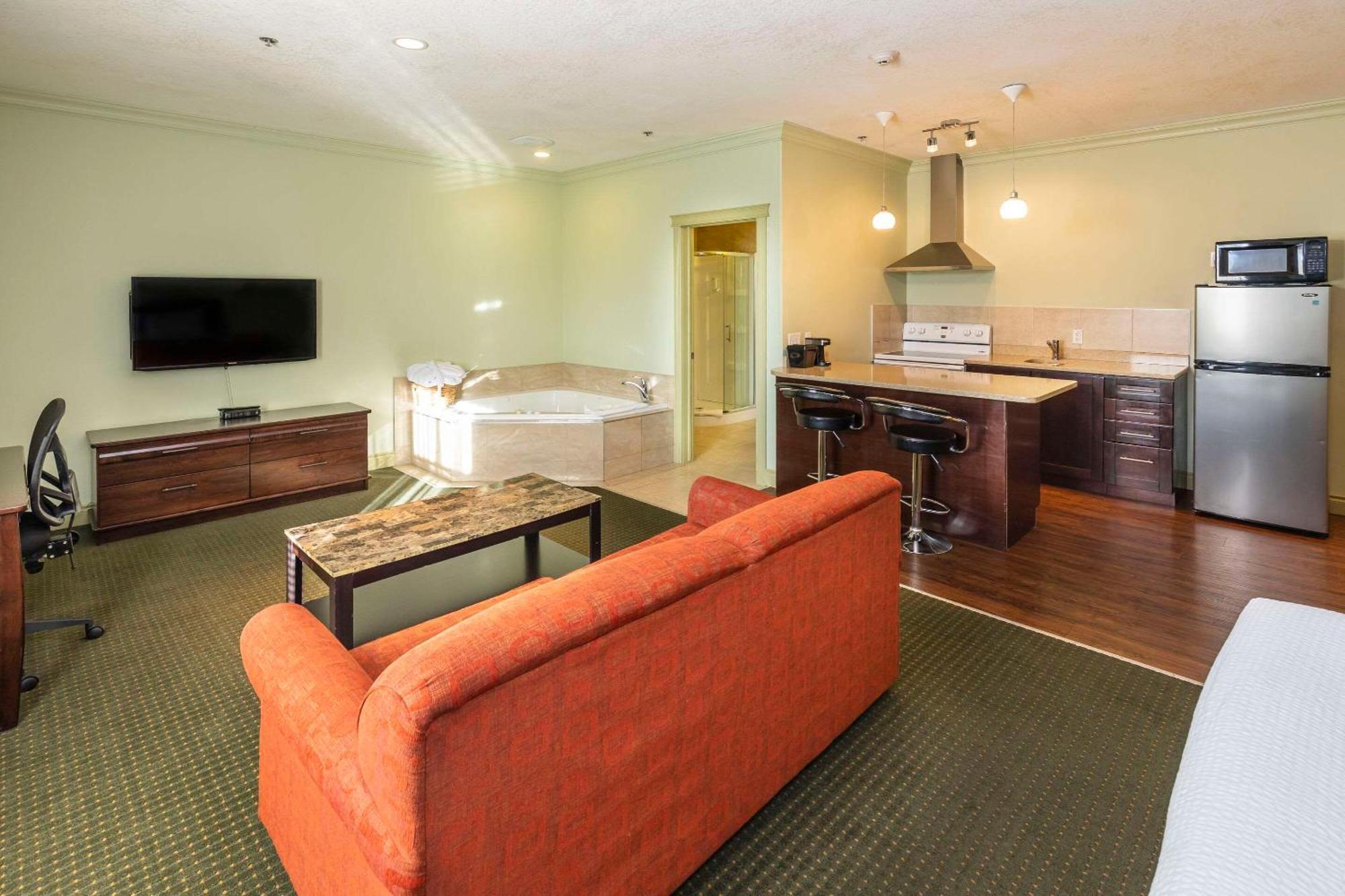 Quality Inn & Suites Whitecourt Eksteriør bilde