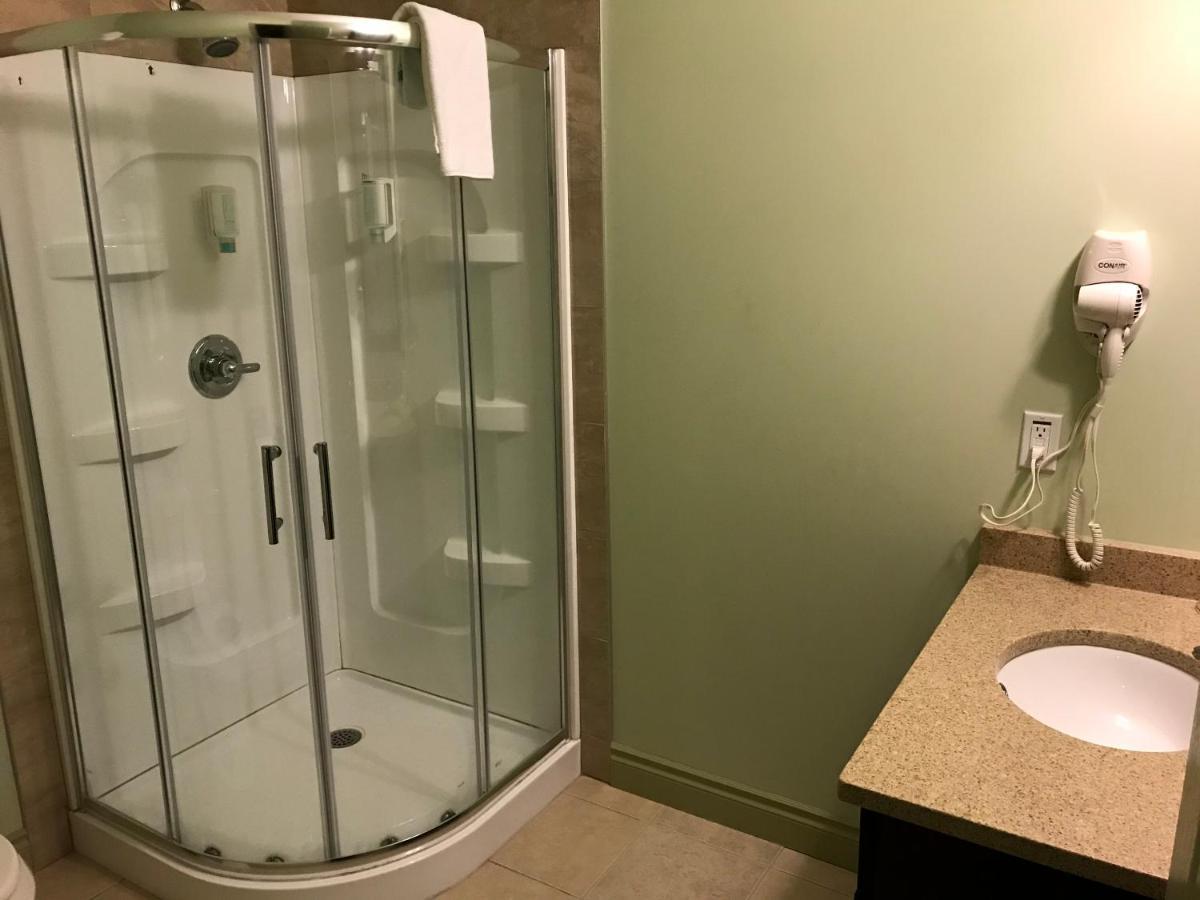 Quality Inn & Suites Whitecourt Eksteriør bilde